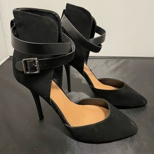 Ladies black suede high heels US size 6 heel size 3 inches long